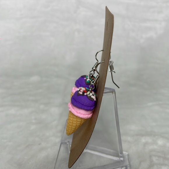Fun ice cream cone dangle earrings. - Picture 2 of 3
